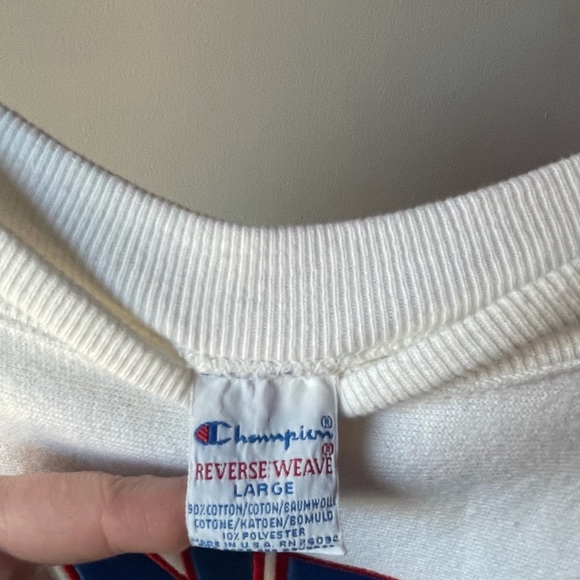 100% AUTHENTIC white, navy, and red โ90s VINTAGE NBA x CHAMPION Crewneck - Picture 2 of 3